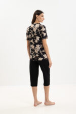 Giota Homewear Floral Πυζάμα Κάπρι με Κοντομάνικη Μπλούζα και Κουμπιά - Image 3